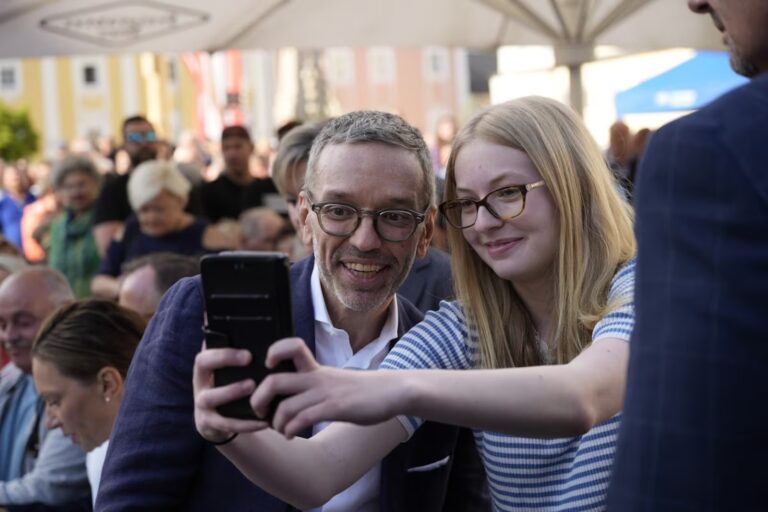 Áustria caminha para ter primeiro governo de direita desde a Segunda Guerra